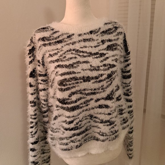 Mudd Black and White Eyelash Crew Pullover - Size Large NWT - Picture 2 of 7